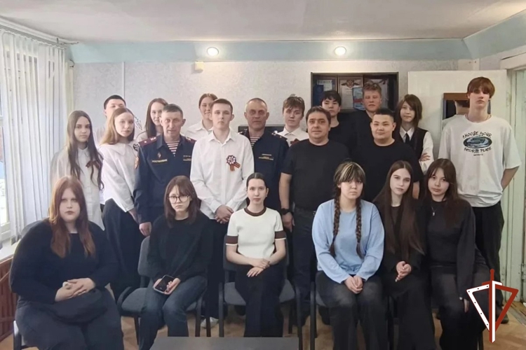 В Югре Росгвардия продолжает мероприятия со школьниками и студентами, посвящённые 215-летию войск правопорядка и 10-летию ведомства