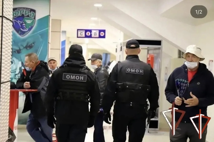 В Югре Росгвардия продолжает обеспечивать безопасность при проведении хоккейных матчей ВХЛ