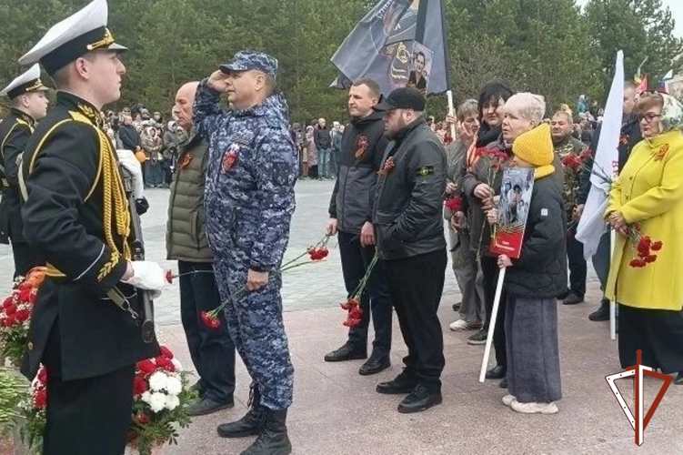 В Югре военнослужащие и сотрудники Росгвардии приняли участие в торжественных мероприятиях, посвященных Дню Победы
