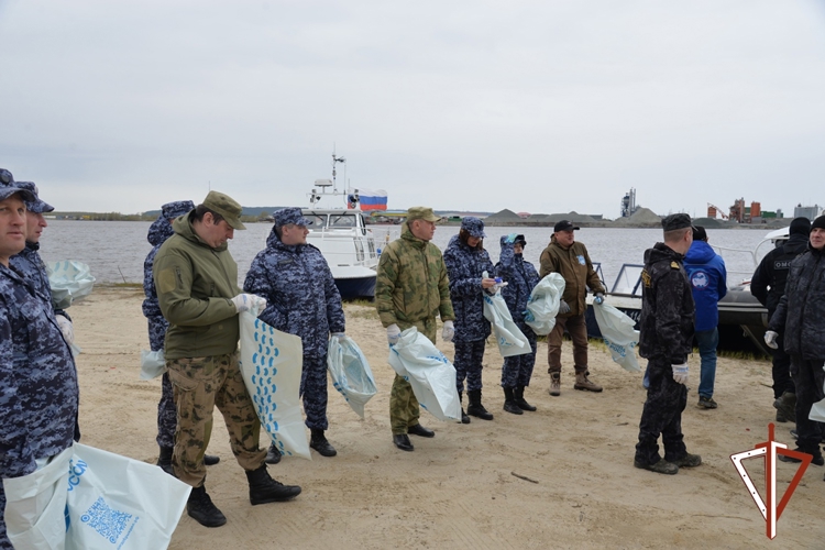 В Ханты-Мансийске росгвардейцы присоединились к всероссийской акции «День без сетей»