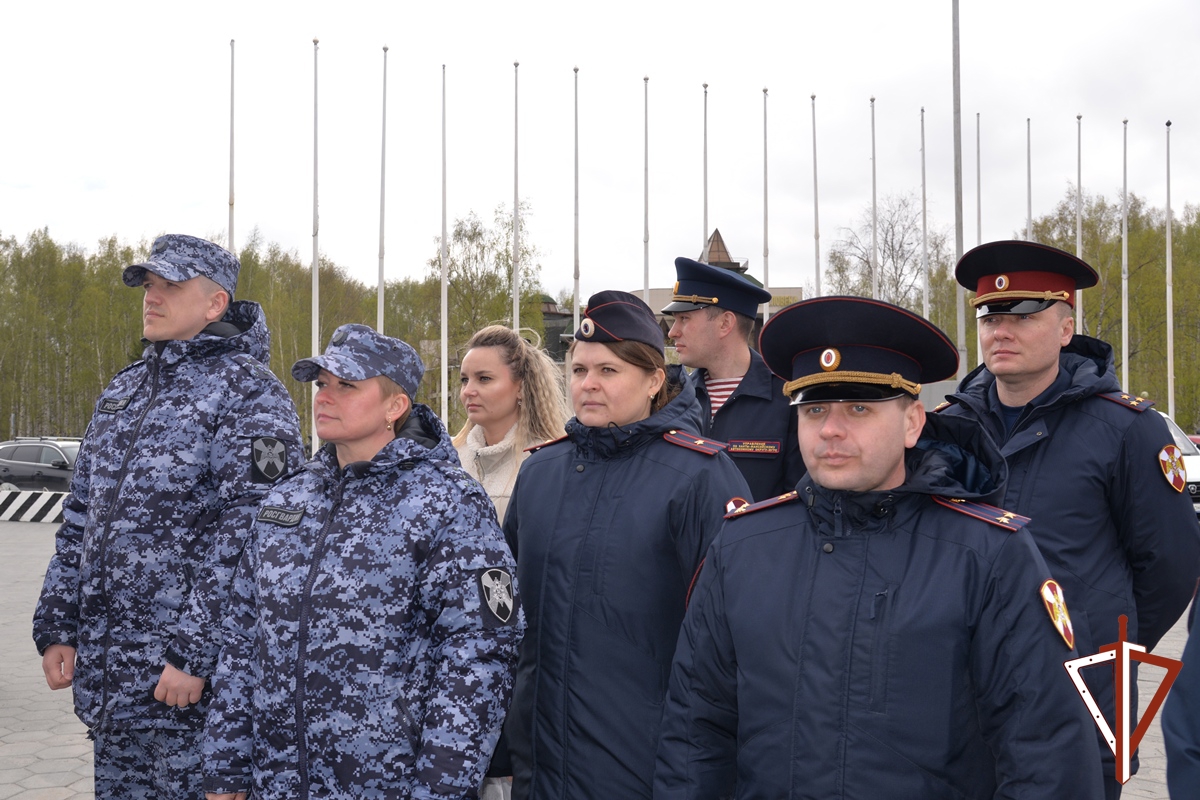 В Югре офицеры Росгвардии приняли участие в чине освящения креста и закладного камня в основание мемориального храма‑часовни в память о жителях Югры, ставших жертвами репрессий 1930‑х годов
