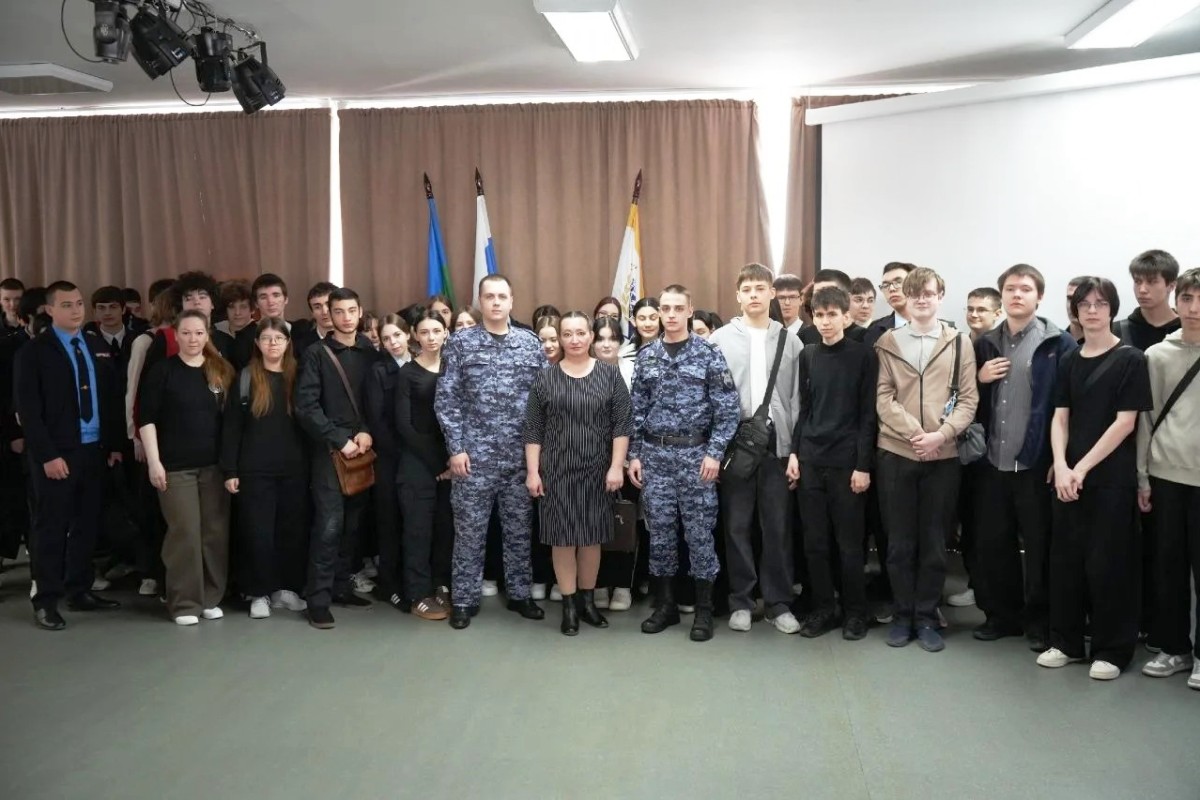 В Югре Росгвардия продолжает мероприятия со школьниками и студентами, посвящённые 215-летию войск правопорядка и 10-летию ведомства