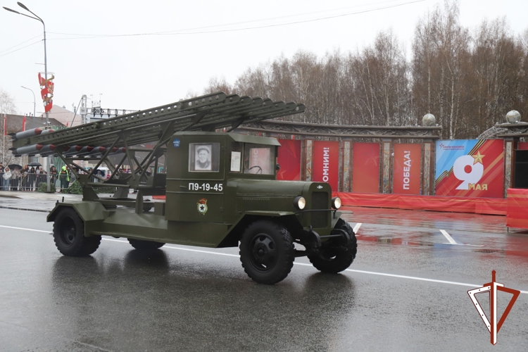 В Югре военнослужащие и сотрудники Росгвардии приняли участие в торжественных мероприятиях, посвященных Дню Победы