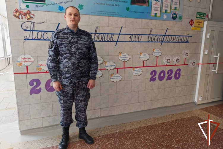 В Югре Росгвардия выполнила задачи по обеспечению безопасности последних звонков в школах 