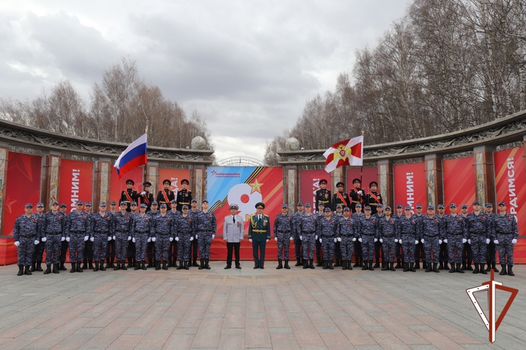 В Югре военнослужащие и сотрудники Росгвардии приняли участие в торжественных мероприятиях, посвященных Дню Победы