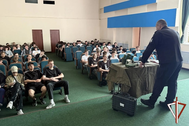 В Югре Росгвардия провела мероприятия ведомственной акции «Каникулы с Росгвардией» для студентов и школьников