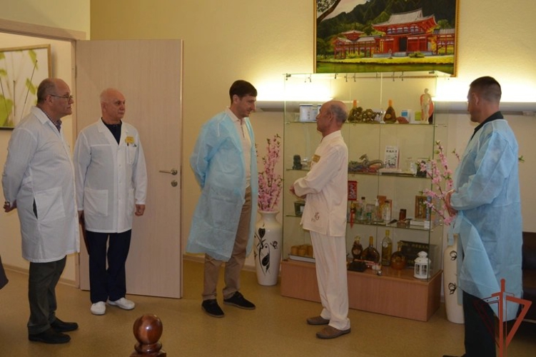 Делегация Уральского медуниверситета ознакомилась с условиями обучения студентов в военном госпитале Росгвардии 