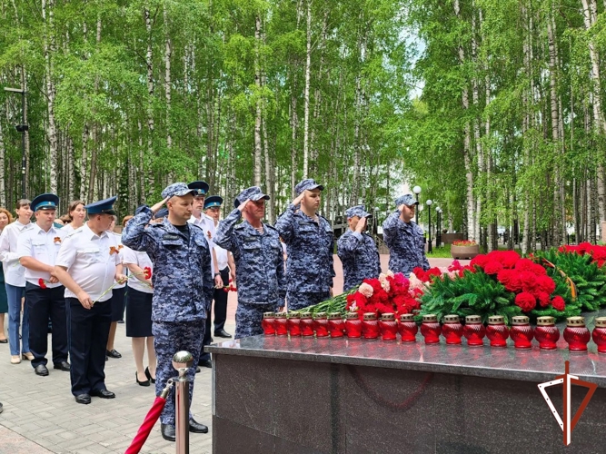В день памяти и скорби Росгвардия почтила память участников Великой Отечественной войны в Югре