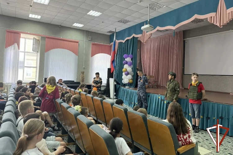 В Югре Росгвардия провела мероприятия ведомственной акции «Каникулы с Росгвардией» для студентов и школьников