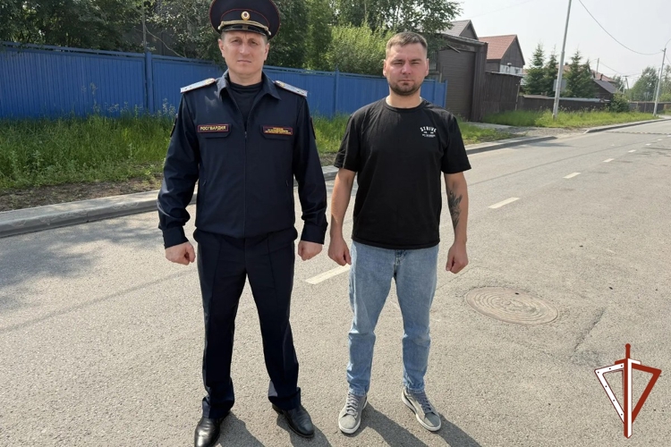В Югре военнослужащие Росгвардии спасли из горящего дома ветерана Великой Отечественной войны