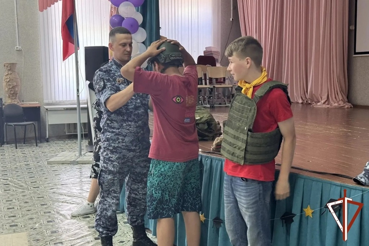 В Югре Росгвардия провела мероприятия ведомственной акции «Каникулы с Росгвардией» для студентов и школьников