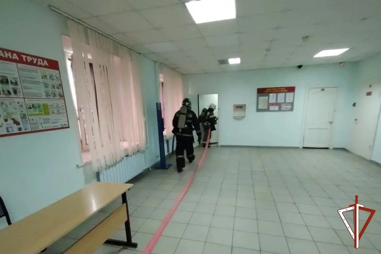 В Югре сотрудники Росгвардии и МЧС провели совместную пожарно-тактическую тренировку