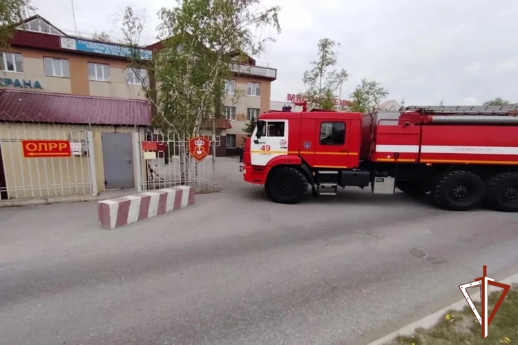 В Югре сотрудники Росгвардии и МЧС провели совместную пожарно-тактическую тренировку