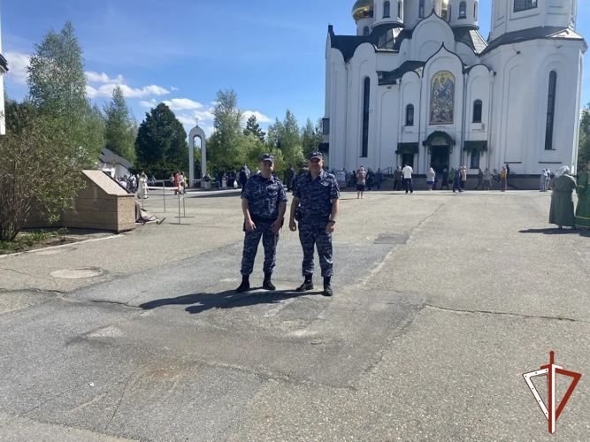 В Югре Росгвардия обеспечила охрану правопорядка в православный праздник Святой Троицы