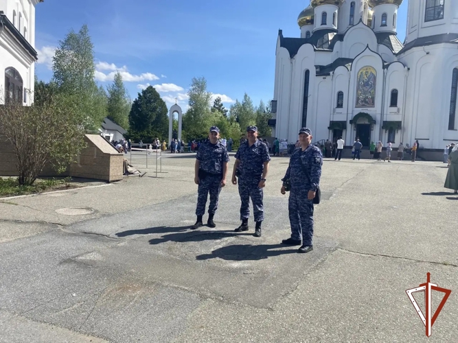 В Югре Росгвардия обеспечила охрану правопорядка в православный праздник Святой Троицы