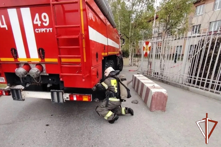 В Югре сотрудники Росгвардии и МЧС провели совместную пожарно-тактическую тренировку