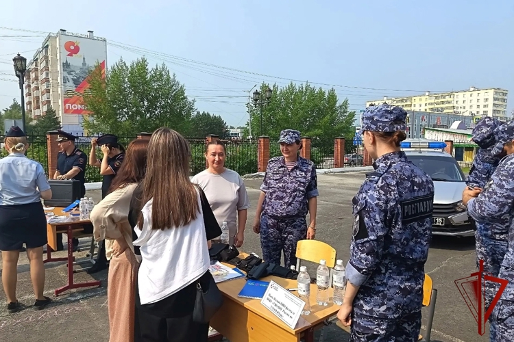 В Югре юристы Росгвардии организовали встречи с молодежью в свой профессиональный праздник