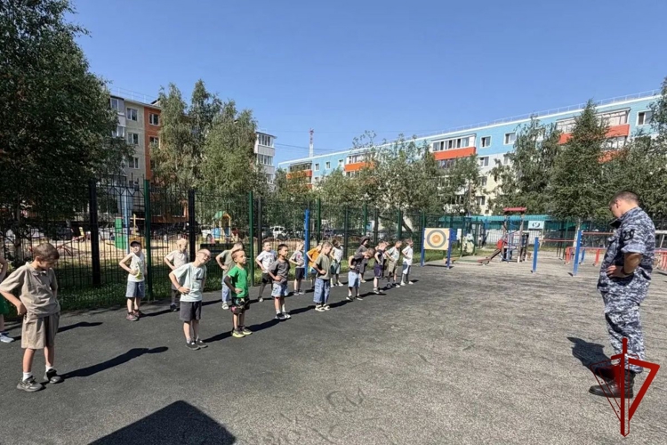 В Югре продолжается патриотическая акция «Каникулы с Росгвардией»