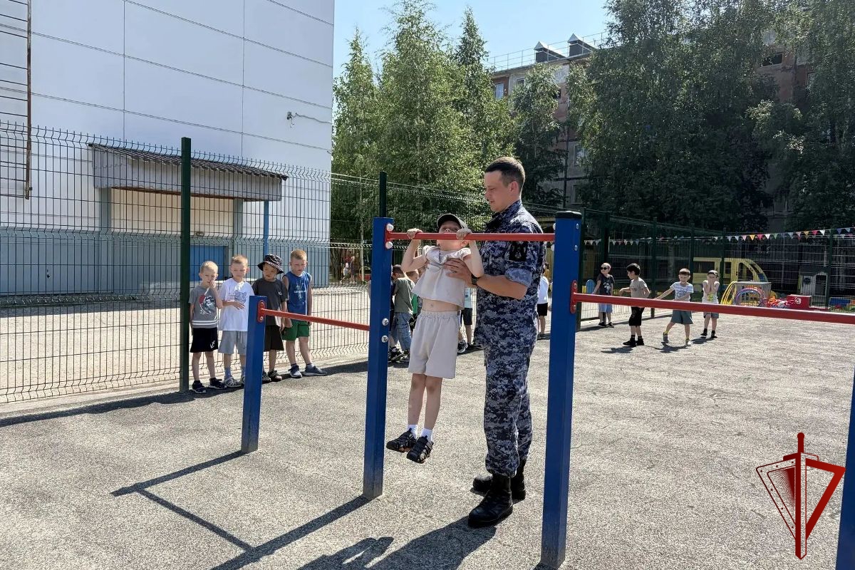 В Югре продолжается патриотическая акция «Каникулы с Росгвардией»