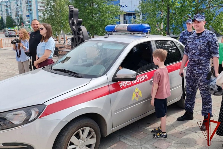В Югре продолжается патриотическая акция «Каникулы с Росгвардией»