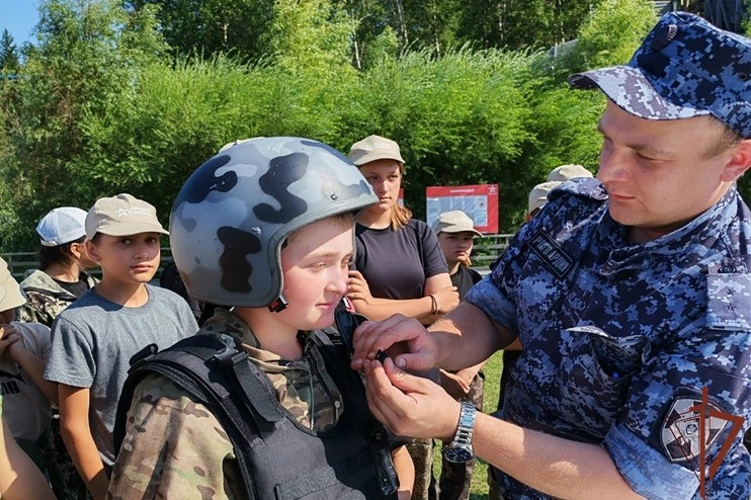 На Урале Росгвардия провела дни открытых дверей и тематические встречи с молодежью
