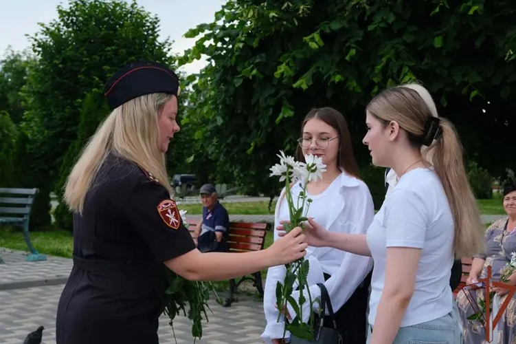 Росгвардейцы принимают участие в праздничных мероприятиях, посвященных Дню семьи, любви и верности 