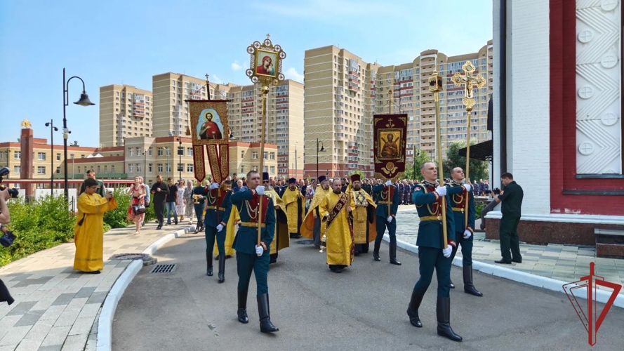 В День Крещения Руси в Князь-Владимирском храме – Главном храме Росгвардии состоялся праздничный молебен с крестным ходом (видео)