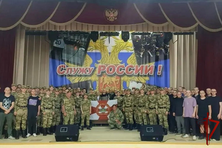 В Югре Росгвардия организовала профориентационные встречи с молодежью региона