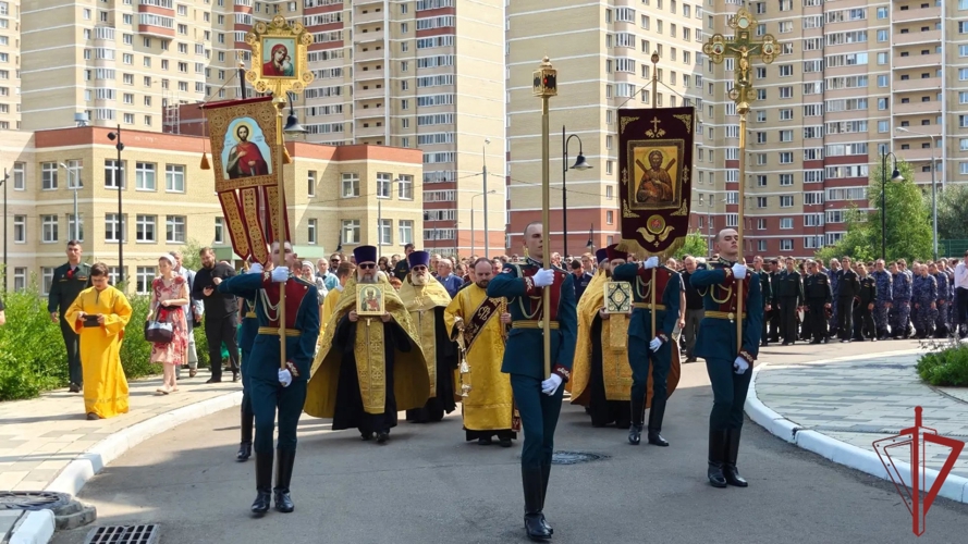 В День Крещения Руси в Князь-Владимирском храме – Главном храме Росгвардии состоялся праздничный молебен с крестным ходом (видео)