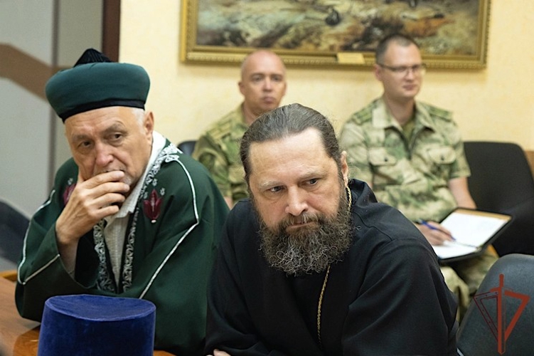 В Уральском округе Росгвардии обсудили вопросы духовно-нравственного воспитания личного состава