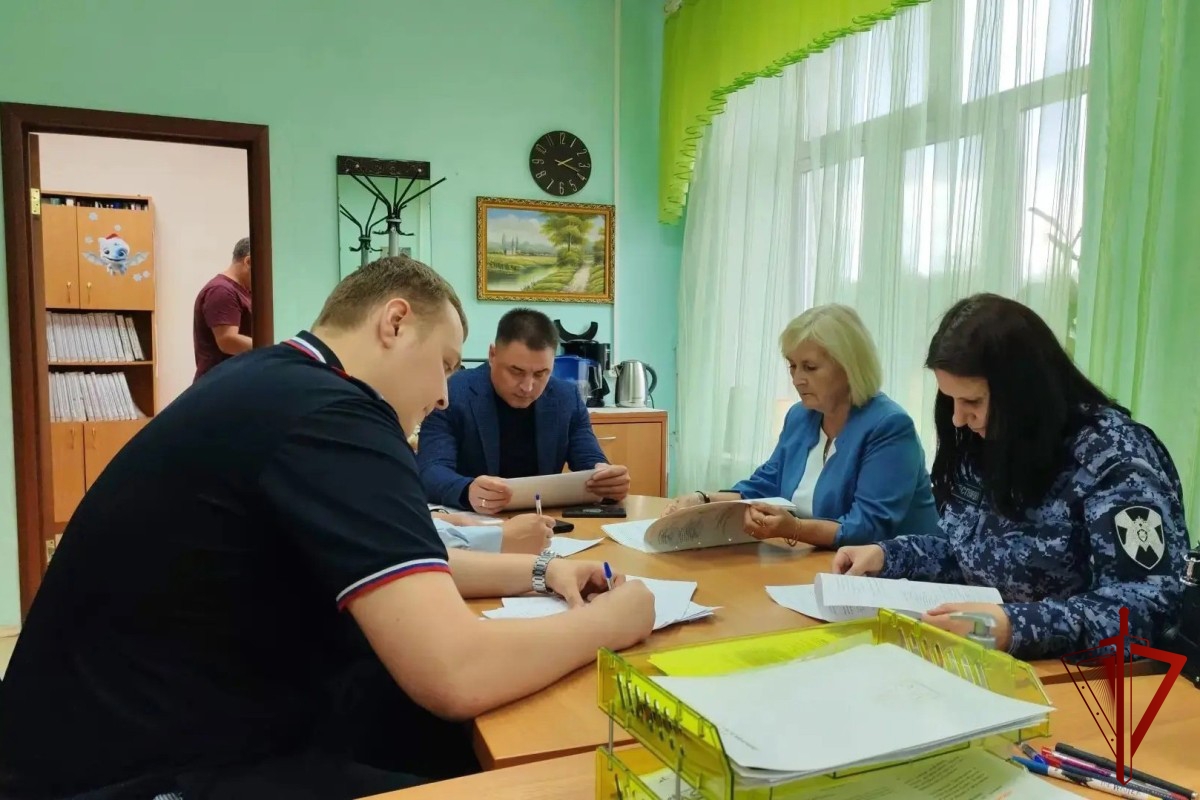 В Югре продолжаются проверки антитеррористической защищенности избирательных участков с участием Росгвардии