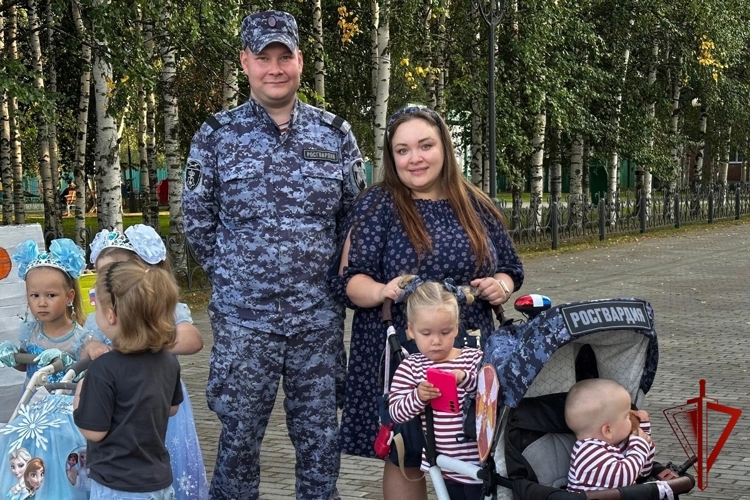 Росгвардейцы приняли участие в праздновании Дня Государственного флага России в Югре
