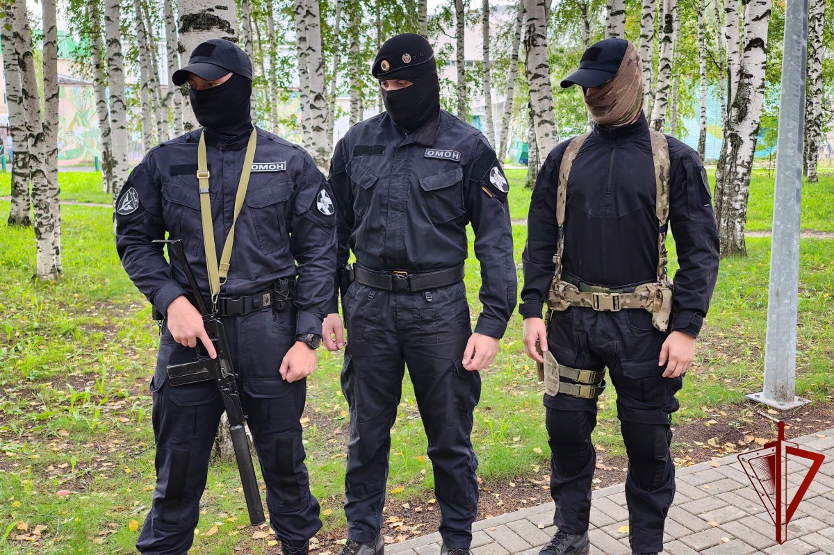 В преддверии Дня солидарности в борьбе с терроризмом бойцы ОМОН «Стерх» почтили память героически погибшего товарища