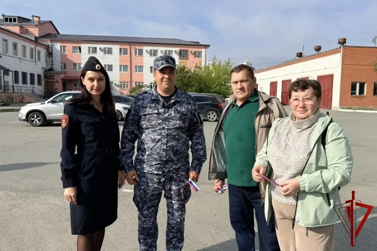Росгвардейцы приняли участие в праздничных мероприятиях, приуроченных ко Дню государственного флага Российской Федерации в Югре