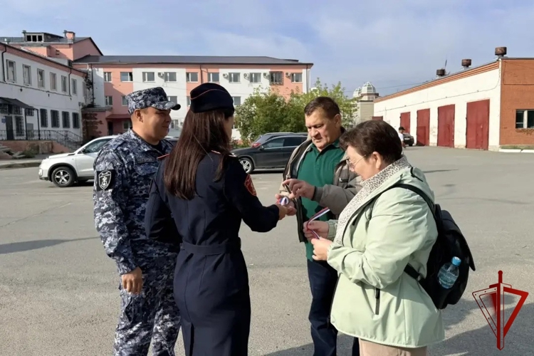 Росгвардейцы приняли участие в праздничных мероприятиях, приуроченных ко Дню государственного флага Российской Федерации в Югре