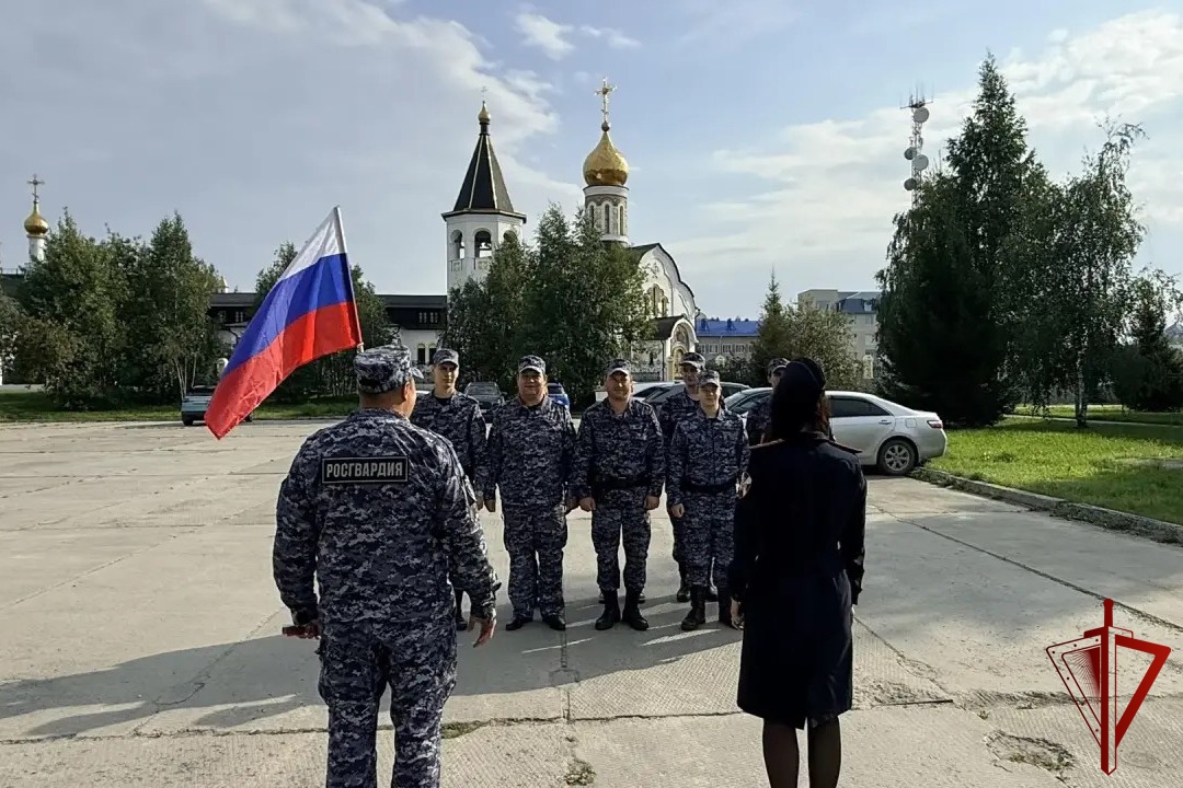 Росгвардейцы приняли участие в праздничных мероприятиях, приуроченных ко Дню государственного флага Российской Федерации в Югре