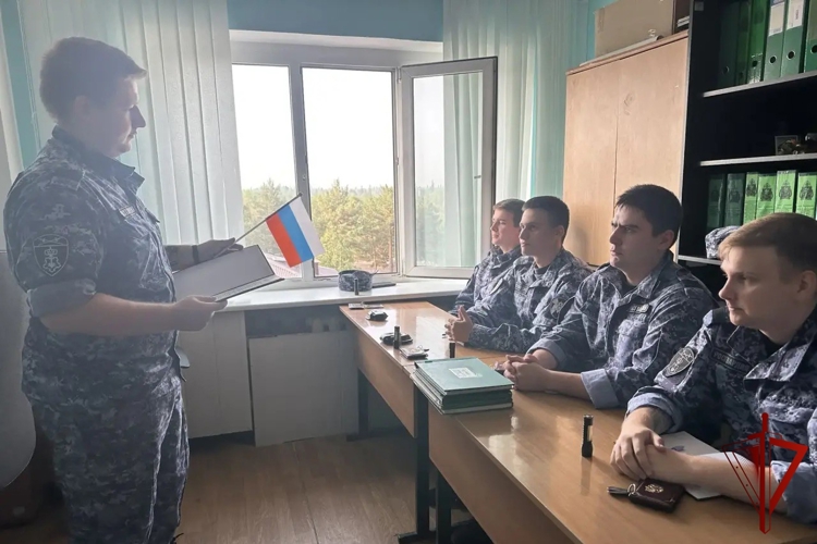 Росгвардейцы приняли участие в праздничных мероприятиях, приуроченных ко Дню государственного флага Российской Федерации в Югре