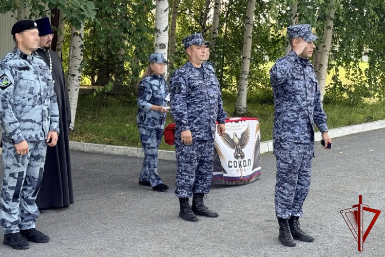 Росгвардейцы приняли участие в праздничных мероприятиях, приуроченных ко Дню государственного флага Российской Федерации в Югре