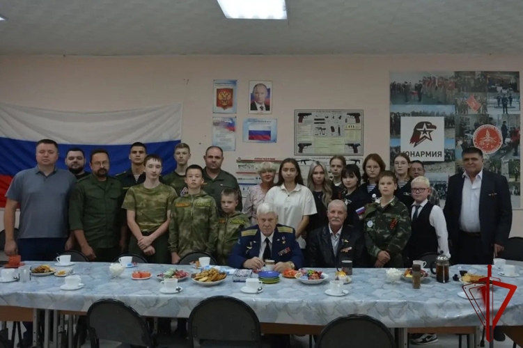 Воспитанники движения «Гвардейская смена» из Югры встретились с Героем России Владимиром Шарпатовым