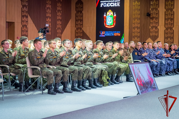 В Югре представили юбилейное издание к 10-летию регионального управления Росгвардии