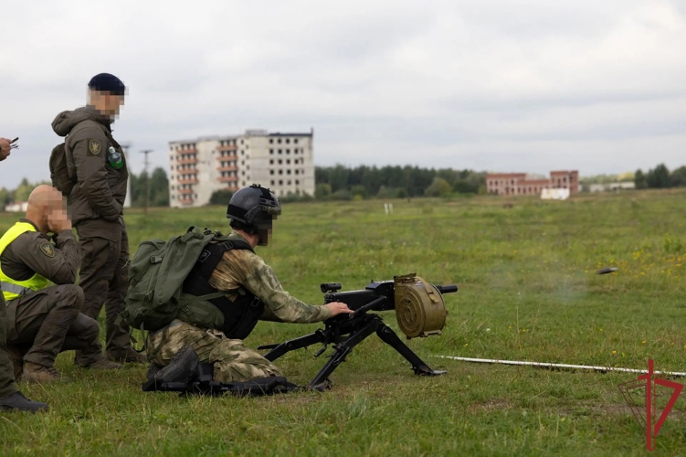В Росгвардии прошли испытания на право ношения знака отличия полицейского спецназа (видео)