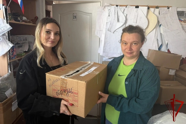В Югре Росгвардия поздравила волонтёров общественной организации «Шьём для наших» с 4-й годовщиной деятельности
