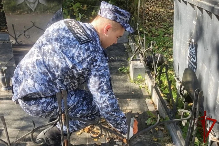 В Югре росгвардейцы почтили память кавалера Ордена мужества, погибшего при исполнении воинского долга