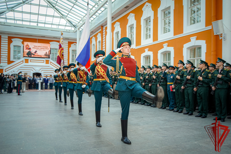 В Санкт-Петербурге заместитель директора Росгвардии поздравил первокурсников Военной академии Росгвардии с принятием Военной присяги (видео)