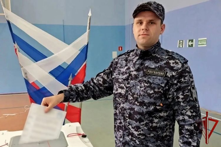В Югре сотрудники Росгвардии вместе с семьями приняли участие в едином дне голосования