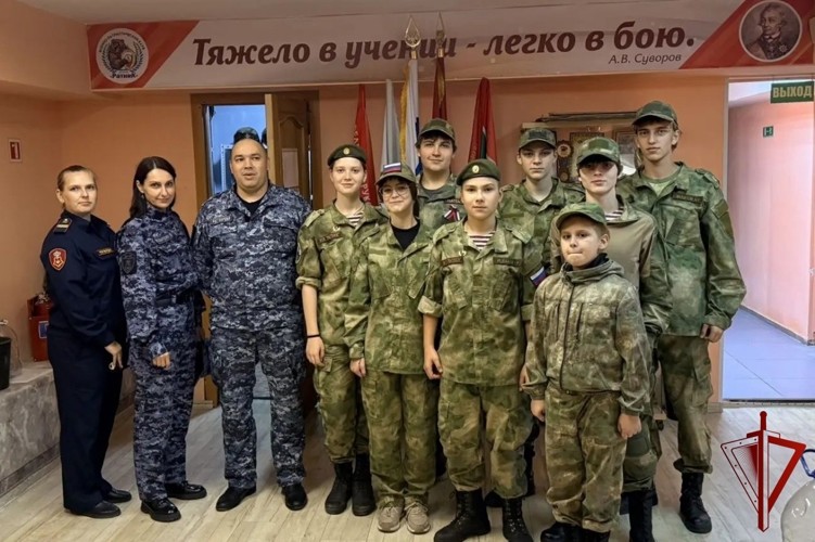 В Югре росгвардейцы проводят цикл патриотических мероприятий, посвящённых Дню языков народов России