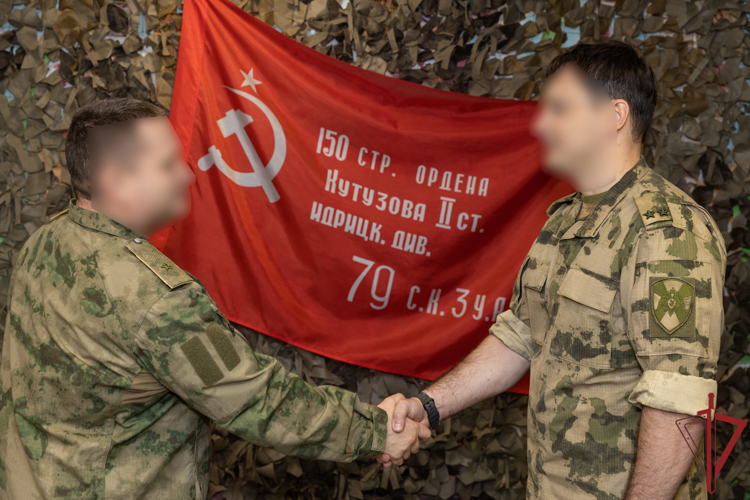 В ДНР командующий группировкой вручил награды росгвардейцам, отличившимся при выполнении задач СВО