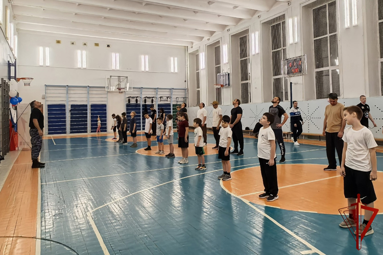 В Югре семьи росгвардейцев отметили День отца спортивными и тематическими мероприятиями
