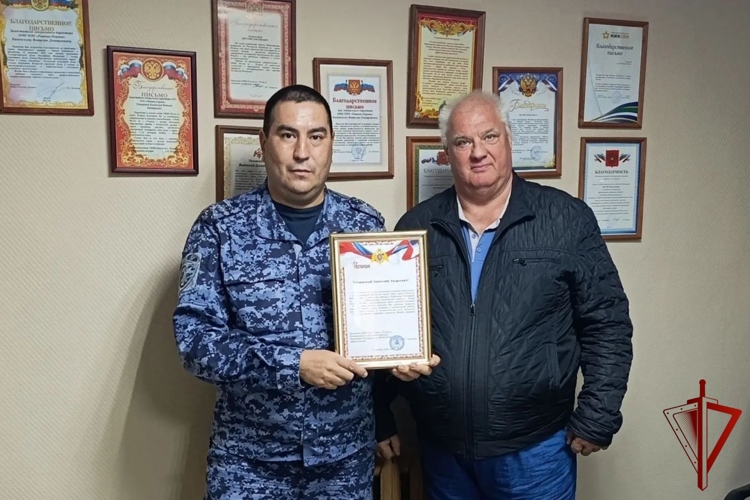 В Югре росгвардейцы поздравляют старшее поколение в честь Дня пожилого человека